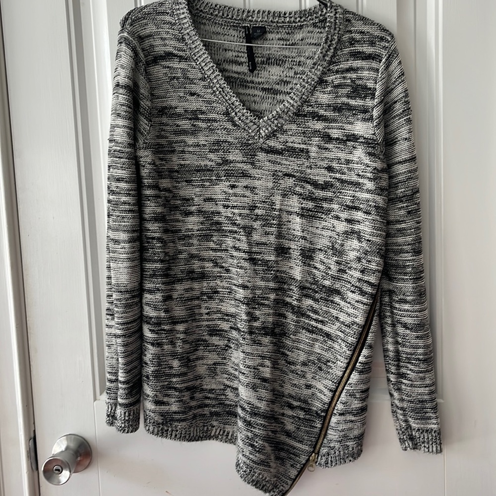Sweater black/white size medium